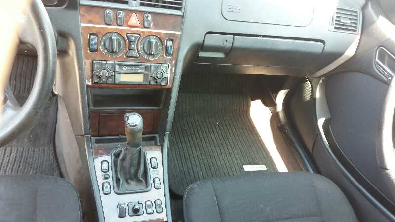 MERCEDES CLASE C (W202) BERLINA 200 CDI (202.134)   |   04.98 - 12.00 foto 6