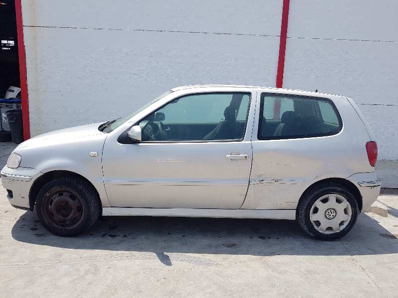 VOLKSWAGEN POLO BERLINA (6N2) Trendline Motor 1,4 Ltr. - 55 kW 16V foto 3