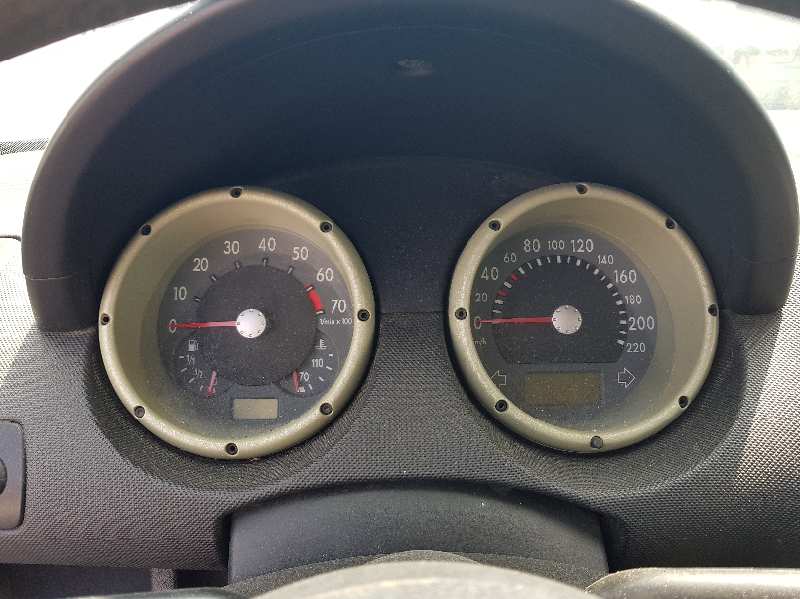 VOLKSWAGEN POLO BERLINA (6N2) Trendline Motor 1,4 Ltr. - 55 kW 16V foto 6