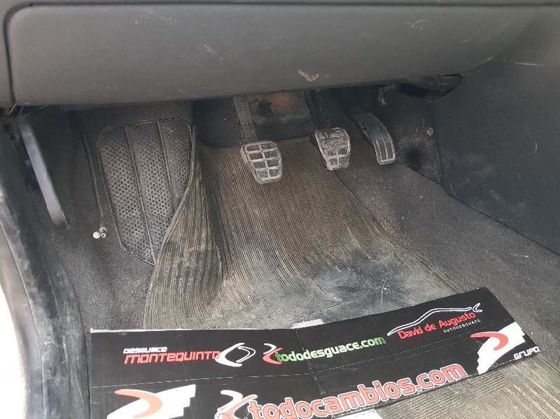 VOLKSWAGEN POLO BERLINA (6N2) Trendline Motor 1,4 Ltr. - 55 kW 16V foto 7