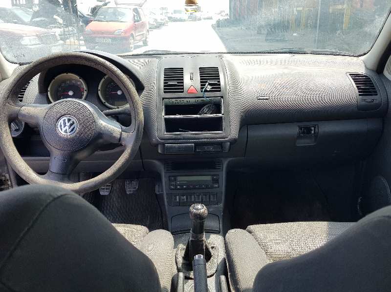 VOLKSWAGEN POLO BERLINA (6N2) Trendline Motor 1,4 Ltr. - 55 kW 16V foto 8