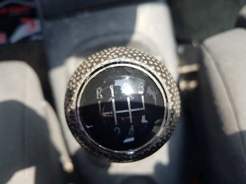 VOLKSWAGEN POLO BERLINA (6N2) Trendline Motor 1,4 Ltr. - 55 kW 16V foto 9