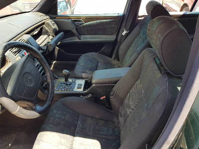 MERCEDES-BENZ CLASE E (W210) BERLINA DIESEL 300 Turbodiesel (210.025) Motor 3,0 Ltr. - 130 kW Turbodiesel CAT foto 12