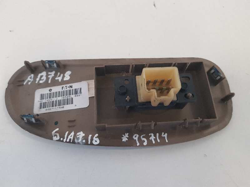 MANDO ELEVALUNAS DELANTERO DERECHO CHRYSLER VOYAGER (RG) 2.4 SE