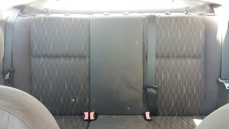 FORD FOCUS BERLINA (CAK) Ambiente Motor 1,6 Ltr. - 74 kW 16V CAT foto 12