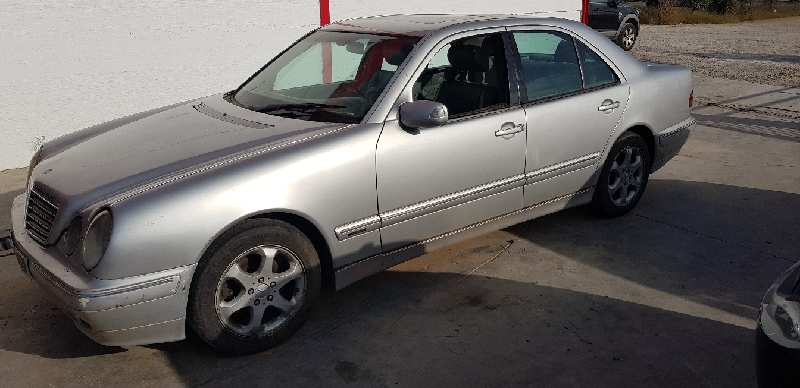 MERCEDES-BENZ CLASE E (W210) BERLINA 320 (210.065) Motor 3,2 Ltr. - 165 kW V6 18V CAT foto 2