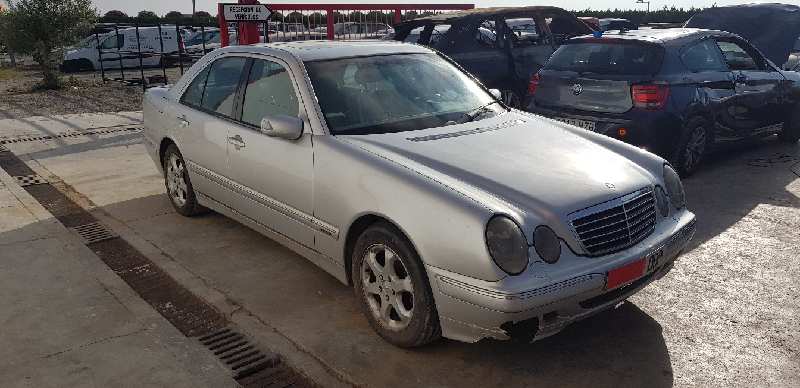 MERCEDES-BENZ CLASE E (W210) BERLINA 320 (210.065) Motor 3,2 Ltr. - 165 kW V6 18V CAT foto 3