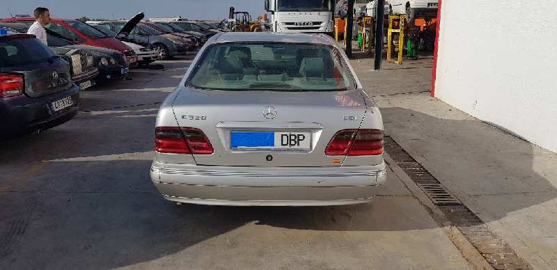 MERCEDES-BENZ CLASE E (W210) BERLINA 320 (210.065) Motor 3,2 Ltr. - 165 kW V6 18V CAT foto 4