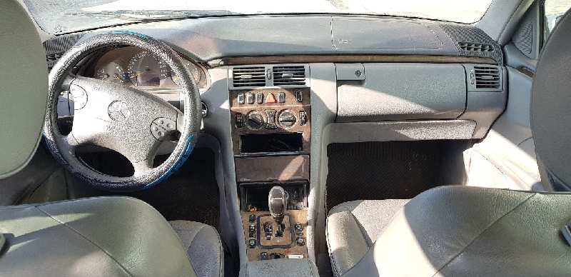 MERCEDES-BENZ CLASE E (W210) BERLINA 320 (210.065) Motor 3,2 Ltr. - 165 kW V6 18V CAT foto 6