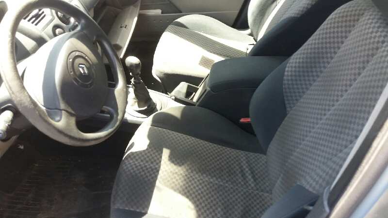 RENAULT MEGANE II FAMILIAR Authentique Confort   |   09.03 - 12.05 foto 6