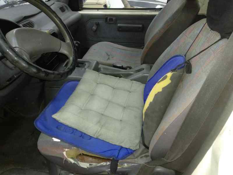 NISSAN VANETTE CARGO (HC23) Familiar (5 asientos) Motor 2,3 Ltr. - 55 kW Diesel foto 8