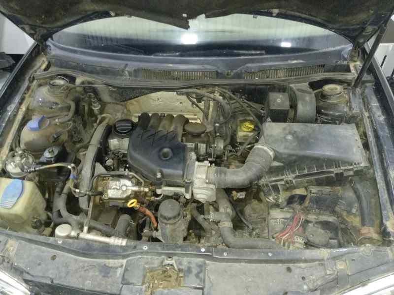 VOLKSWAGEN GOLF IV BERLINA (1J1) Básico   |   0.97 - ...