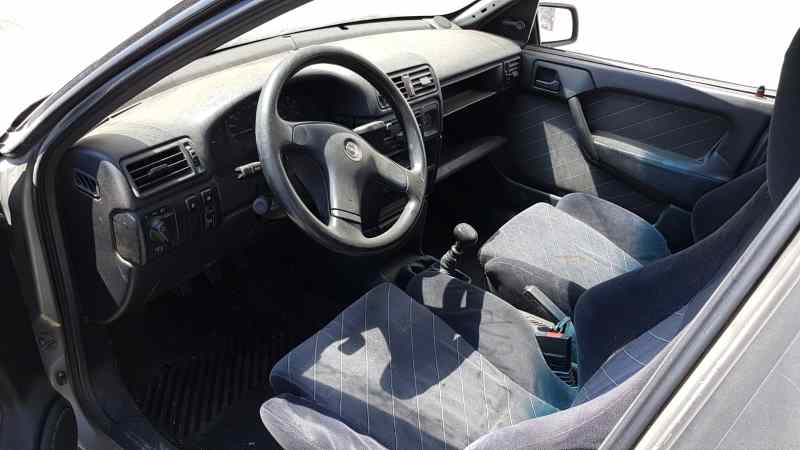 OPEL VECTRA A Selection Motor 2,0 Ltr. - 85 kW foto 11