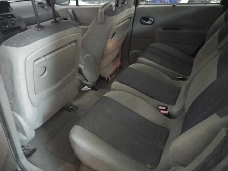 RENAULT SCENIC II Confort Authentique   |   06.03 - 12.05 foto 5