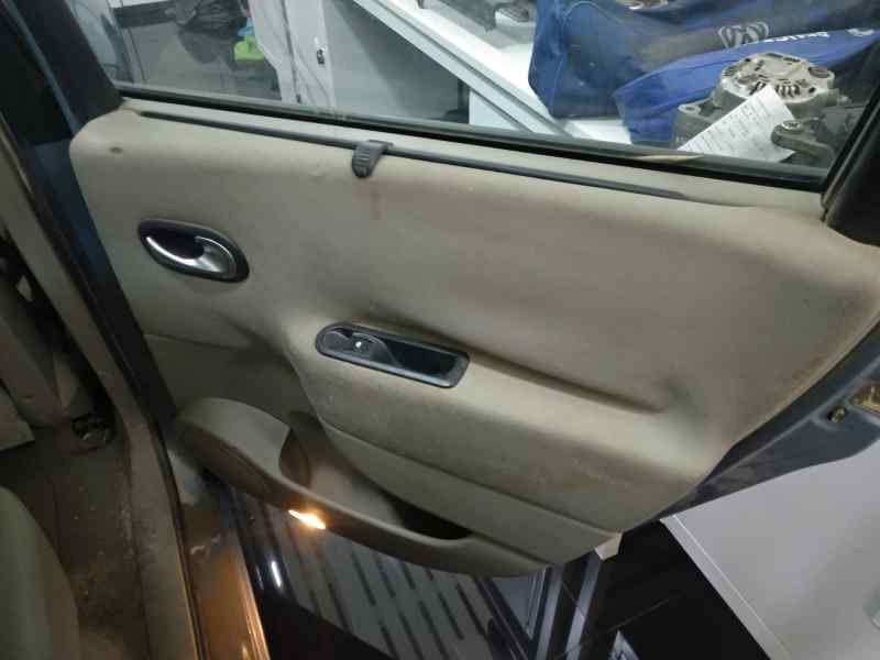 RENAULT SCENIC II Confort Authentique   |   06.03 - 12.05 foto 6