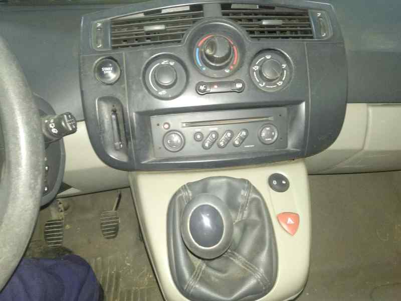 RENAULT SCENIC II Confort Authentique   |   06.03 - 12.05 foto 10