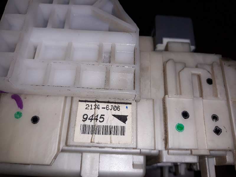 CAJA RELES / FUSIBLES TOYOTA PRIUS (NHW20) *   |   0.04 - 0.09