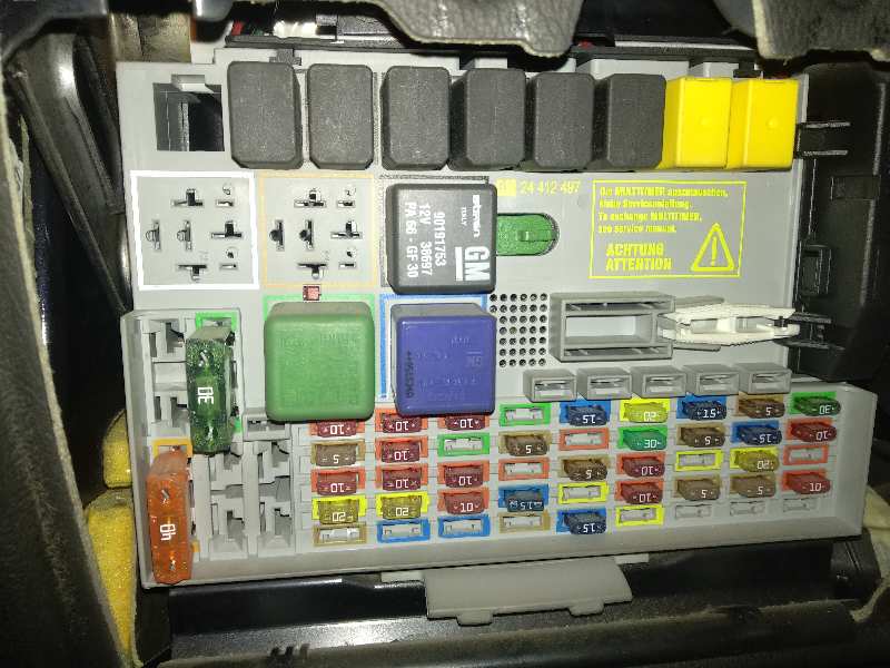 CAJA RELES / FUSIBLES OPEL ZAFIRA A *