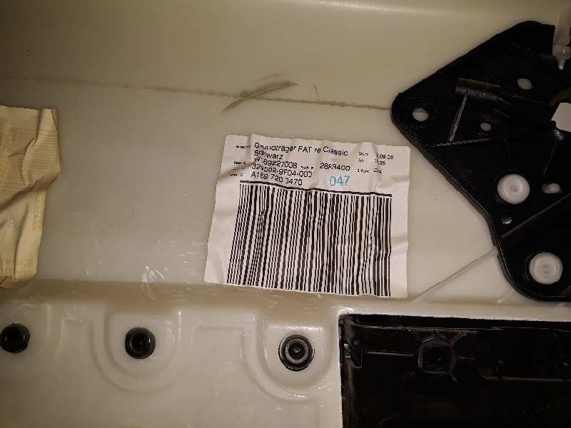 GUARNECIDO PUERTA DELANTERA DERECHA MERCEDES CLASE A (W169) A 160 BE Red & Black (169.331)   |   06.09 - ...