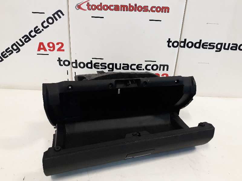 GUANTERA MERCEDES CLASE A (W169) A 160 BE Red & Black (169.331)   |   06.09 - ...