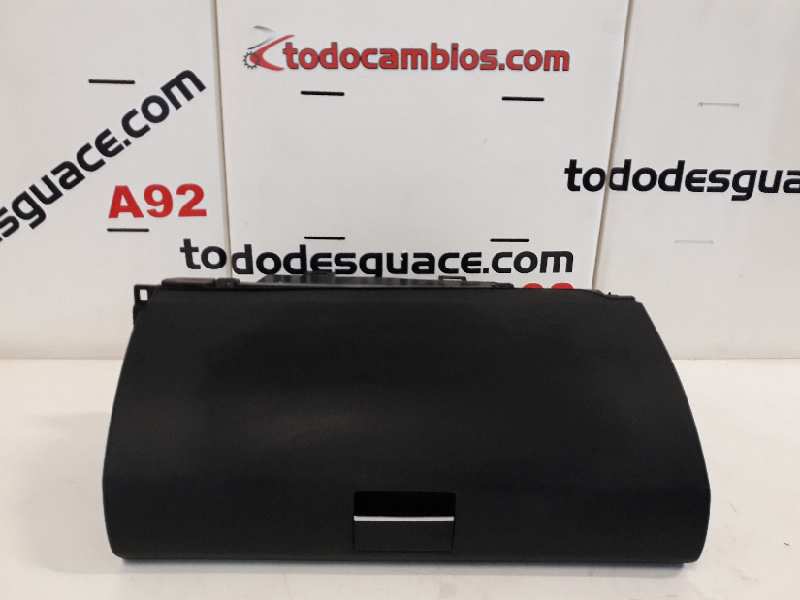 GUANTERA MERCEDES CLASE A (W169) A 160 BE Red & Black (169.331)   |   06.09 - ...