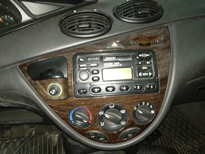 FORD FOCUS BERLINA (CAK) Ambiente   |   08.98 - 12.04