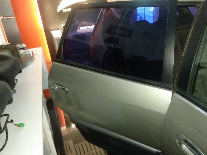 PUERTA TRASERA DERECHA KIA CARENS 1.8 16V EX Monovolumen