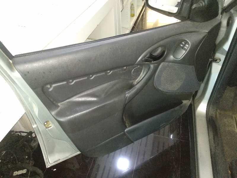 FORD FOCUS BERLINA (CAK) Ambiente   |   08.98 - 12.04