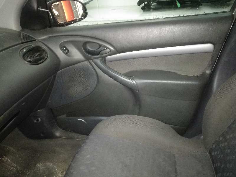 FORD FOCUS BERLINA (CAK) Ambiente   |   08.98 - 12.04
