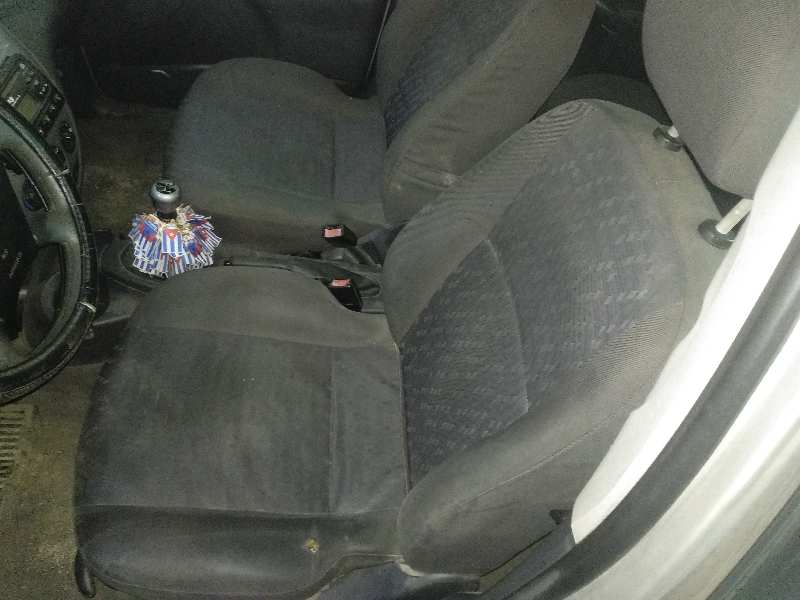 FORD FOCUS BERLINA (CAK) Ambiente   |   08.98 - 12.04