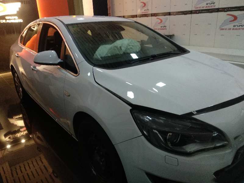 OPEL ASTRA J LIM. 4TÜRIG Excellence Motor 1,7 Ltr. - 81 kW 16V CDTI foto 9