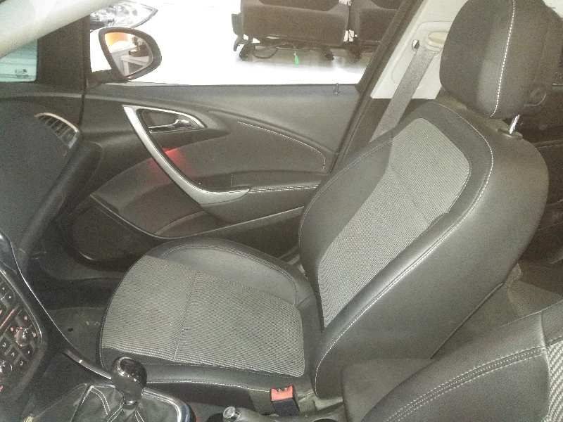 OPEL ASTRA J LIM. 4TÜRIG Excellence Motor 1,7 Ltr. - 81 kW 16V CDTI foto 12