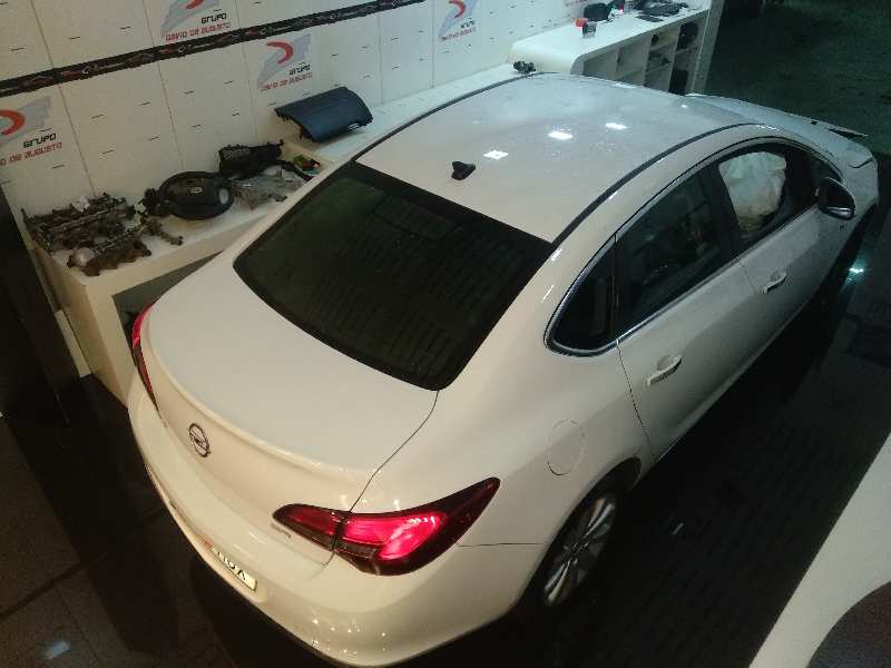 OPEL ASTRA J LIM. 4TÜRIG Excellence Motor 1,7 Ltr. - 81 kW 16V CDTI