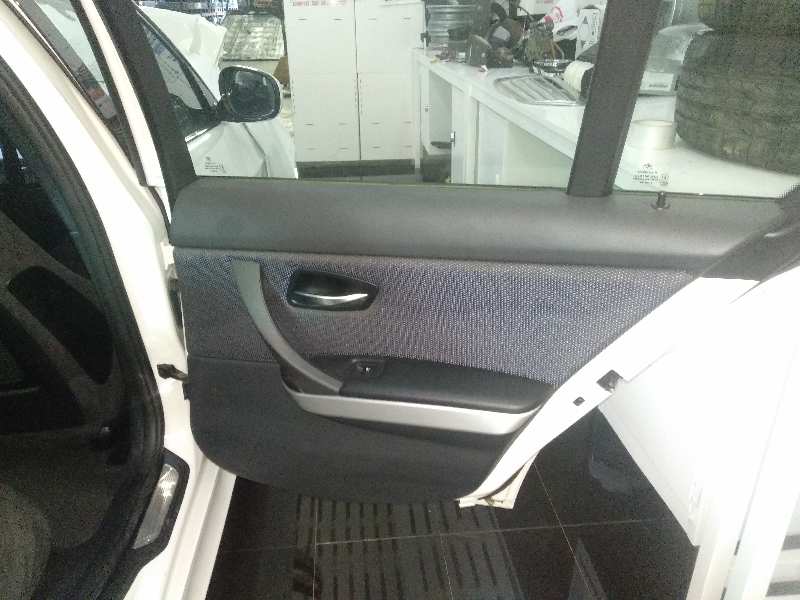 BMW SERIE 3 BERLINA (E90) 320d   |   03.10 - 12.11 foto 12