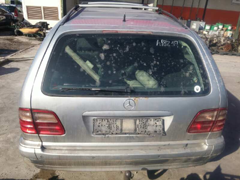 MERCEDES CLASE E (W210) FAMILIAR 270 T CDI (210.216)   |   06.99 - 12.02 foto 8
