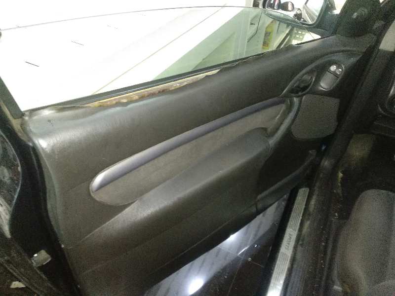 FORD FOCUS BERLINA (CAK) Ambiente   |   08.98 - 12.04 foto 11