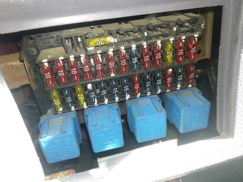CAJA RELES / FUSIBLES NISSAN TERRANO/TERRANO.II (R20) Aventura