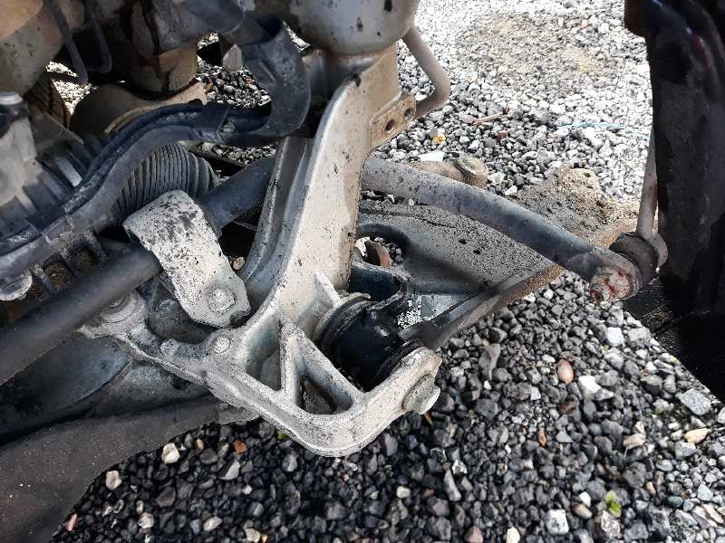 BRAZO SUSPENSION INFERIOR DELANTERO IZQUIERDO VOLKSWAGEN CADDY KA/KB (2K) Furg.