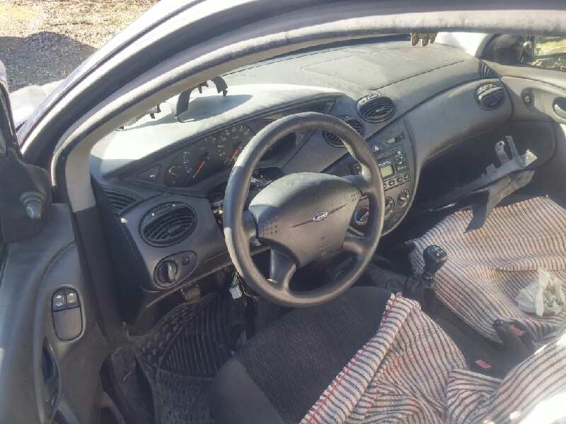 FORD FOCUS BERLINA (CAK) Ambiente   |   08.98 - 12.04 foto 7