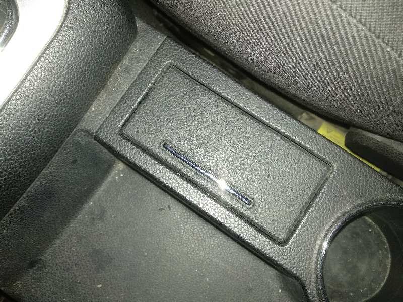 CENICERO FORD MONDEO BERLINA (GE) Ambiente (06.2003->) (D)   |   06.03 - ...