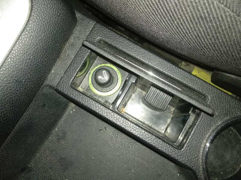 CENICERO FORD MONDEO BERLINA (GE) Ambiente (06.2003->) (D)   |   06.03 - ...