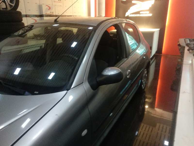 PEUGEOT 206 BERLINA XS-Line Motor 1,4 Ltr. - 55 kW foto 4
