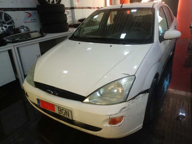 FORD FOCUS BERLINA (CAK) Ambiente Motor 1,8 Ltr. - 66 kW TDDI Turbodiesel CAT foto 2