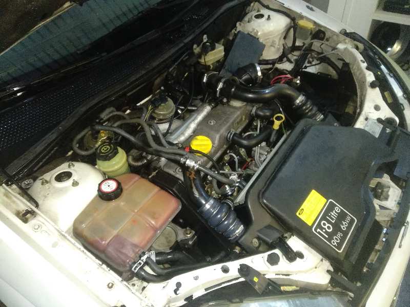 FORD FOCUS BERLINA (CAK) Ambiente Motor 1,8 Ltr. - 66 kW TDDI Turbodiesel CAT foto 6