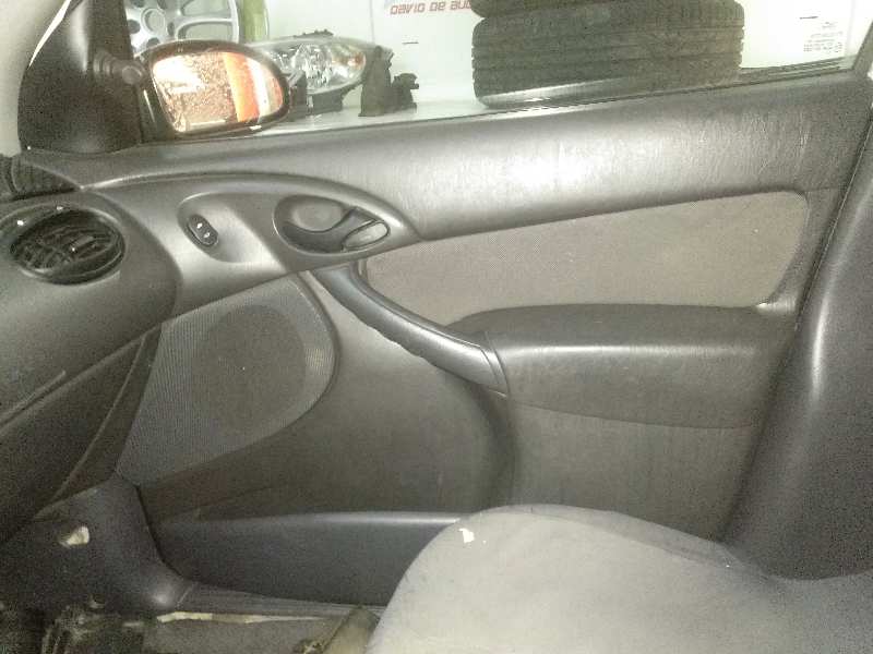 FORD FOCUS BERLINA (CAK) Ambiente Motor 1,8 Ltr. - 66 kW TDDI Turbodiesel CAT foto 12