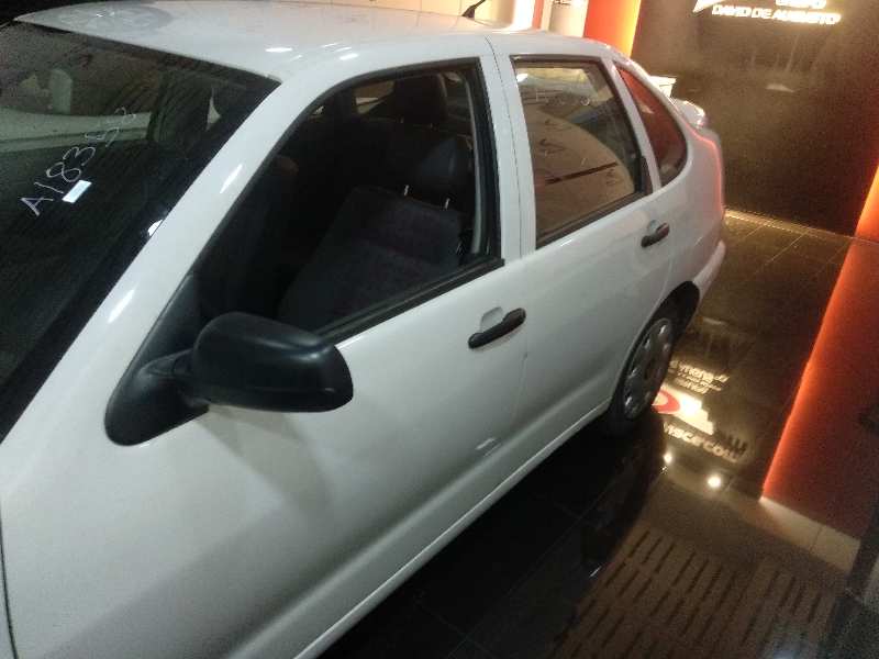 SEAT CORDOBA BERLINA (6K2) Sport Motor 1,9 Ltr. - 66 kW TDI foto 4
