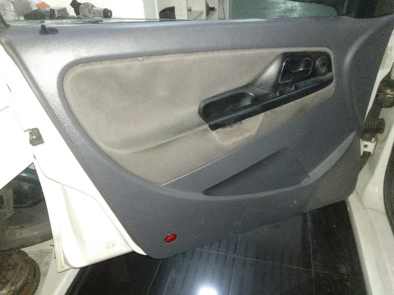 SEAT CORDOBA BERLINA (6K2) Sport Motor 1,9 Ltr. - 66 kW TDI foto 5