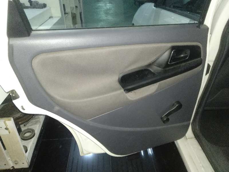 SEAT CORDOBA BERLINA (6K2) Sport Motor 1,9 Ltr. - 66 kW TDI foto 8