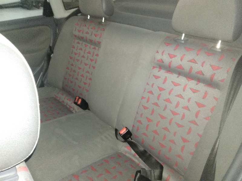 SEAT CORDOBA BERLINA (6K2) Sport Motor 1,9 Ltr. - 66 kW TDI foto 9