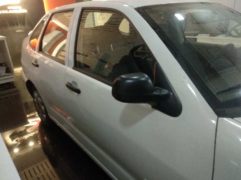 SEAT CORDOBA BERLINA (6K2) Sport Motor 1,9 Ltr. - 66 kW TDI foto 10